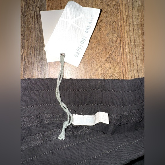 NWT Barefoot Dreams Malibu Collection in Carbon Grey Men’s Jersey Short - Size L - Picture 4 of 8